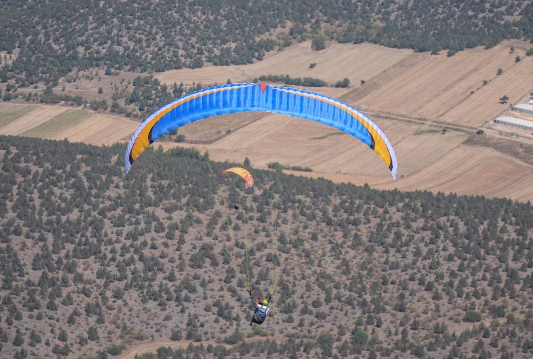 Ekstrem Vali! O da yamaç paraşütü ile uçtu 6